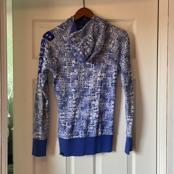 Bench Sweater Hoodie (2010 vintage) - Picture 3 of 11